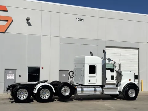 More photos of 2022 KENWORTH W900 at Forge Truck Centers - Texas, TX