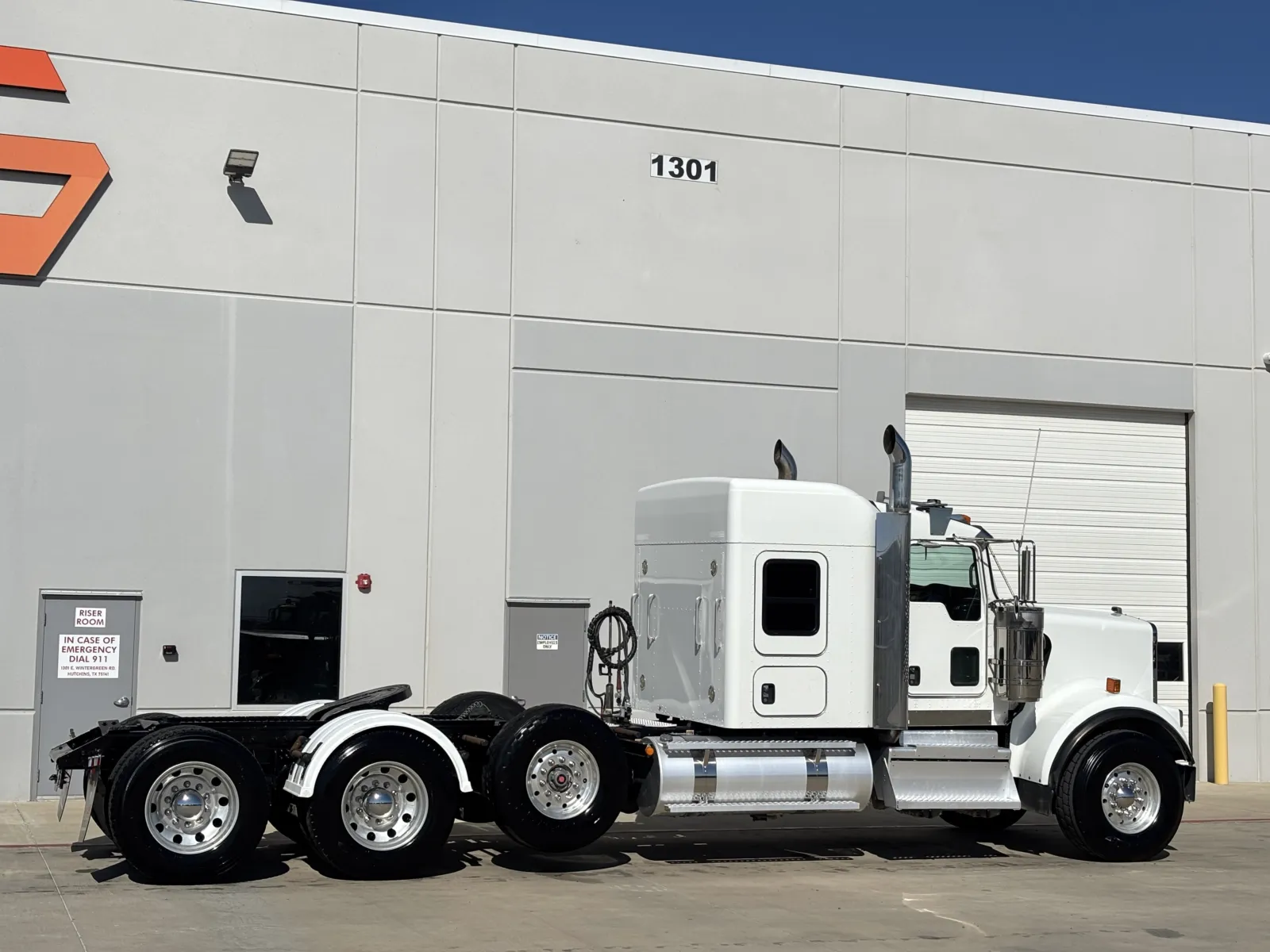 2022 Kenworth W900 - image 5