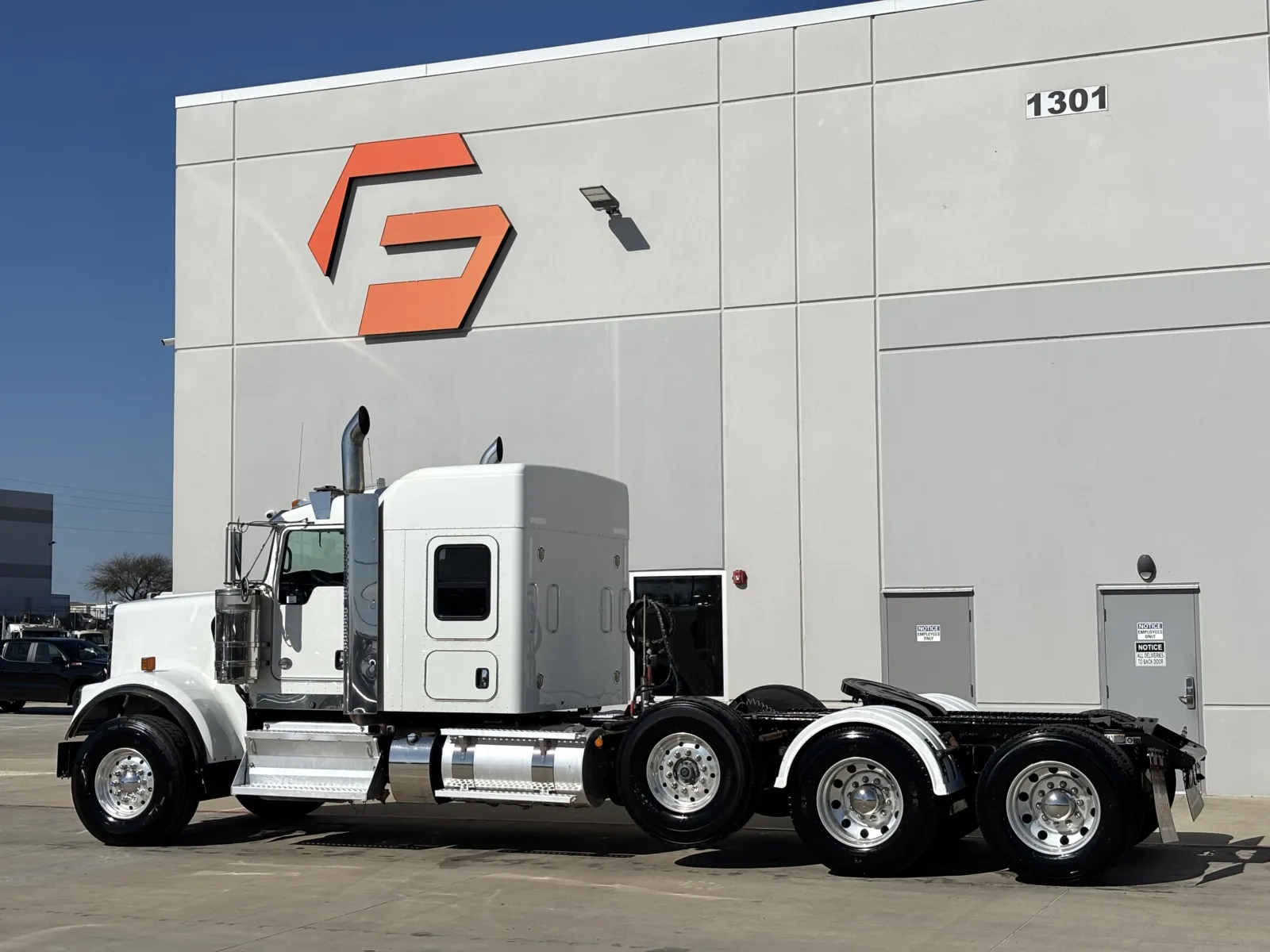 2022 Kenworth W900 - image 6