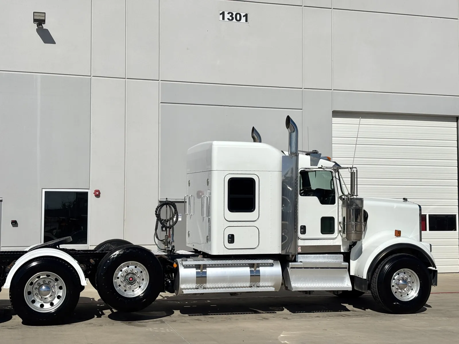 2022 Kenworth W900 - image 7