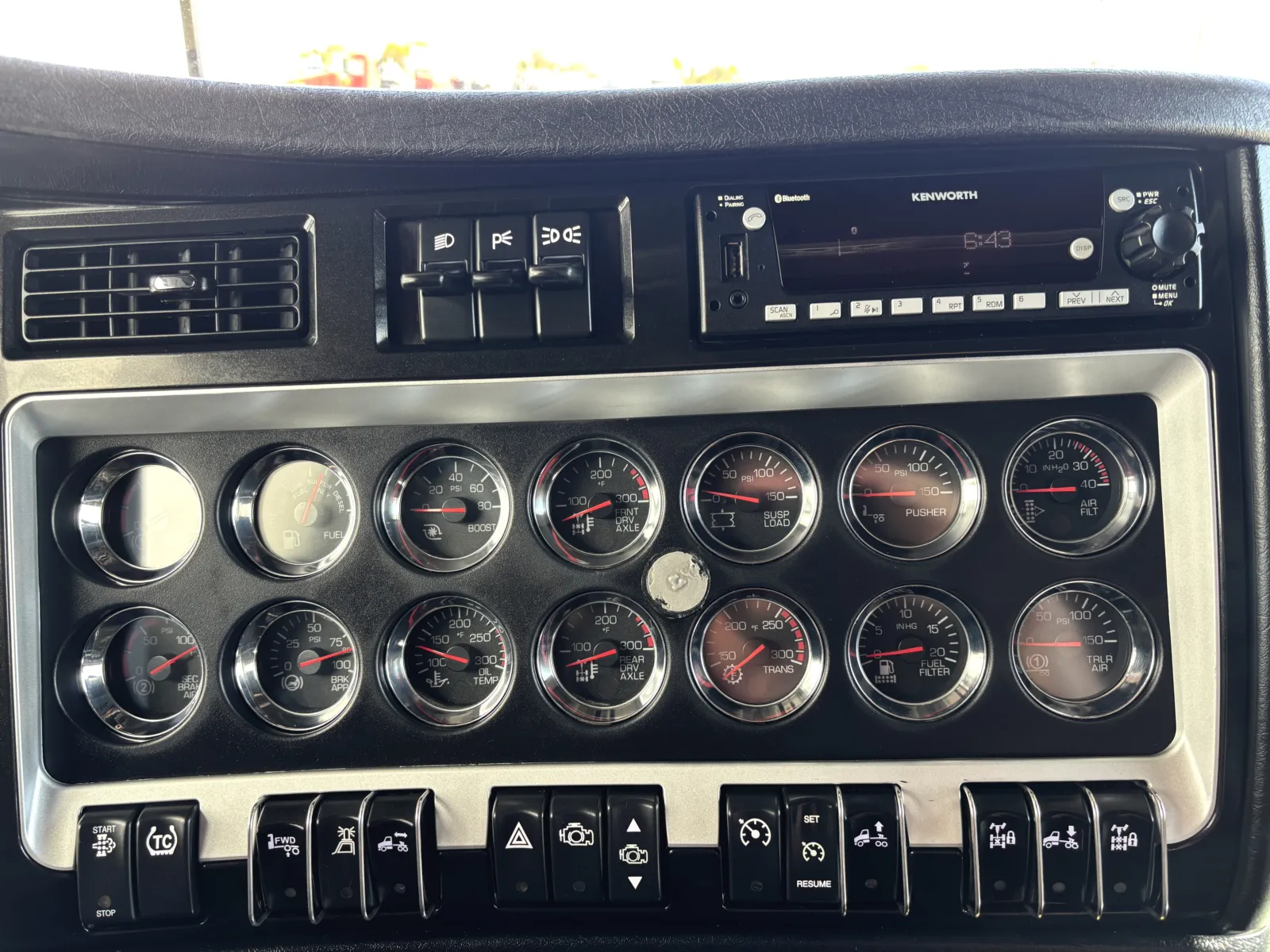 2022 Kenworth W900 - image 18