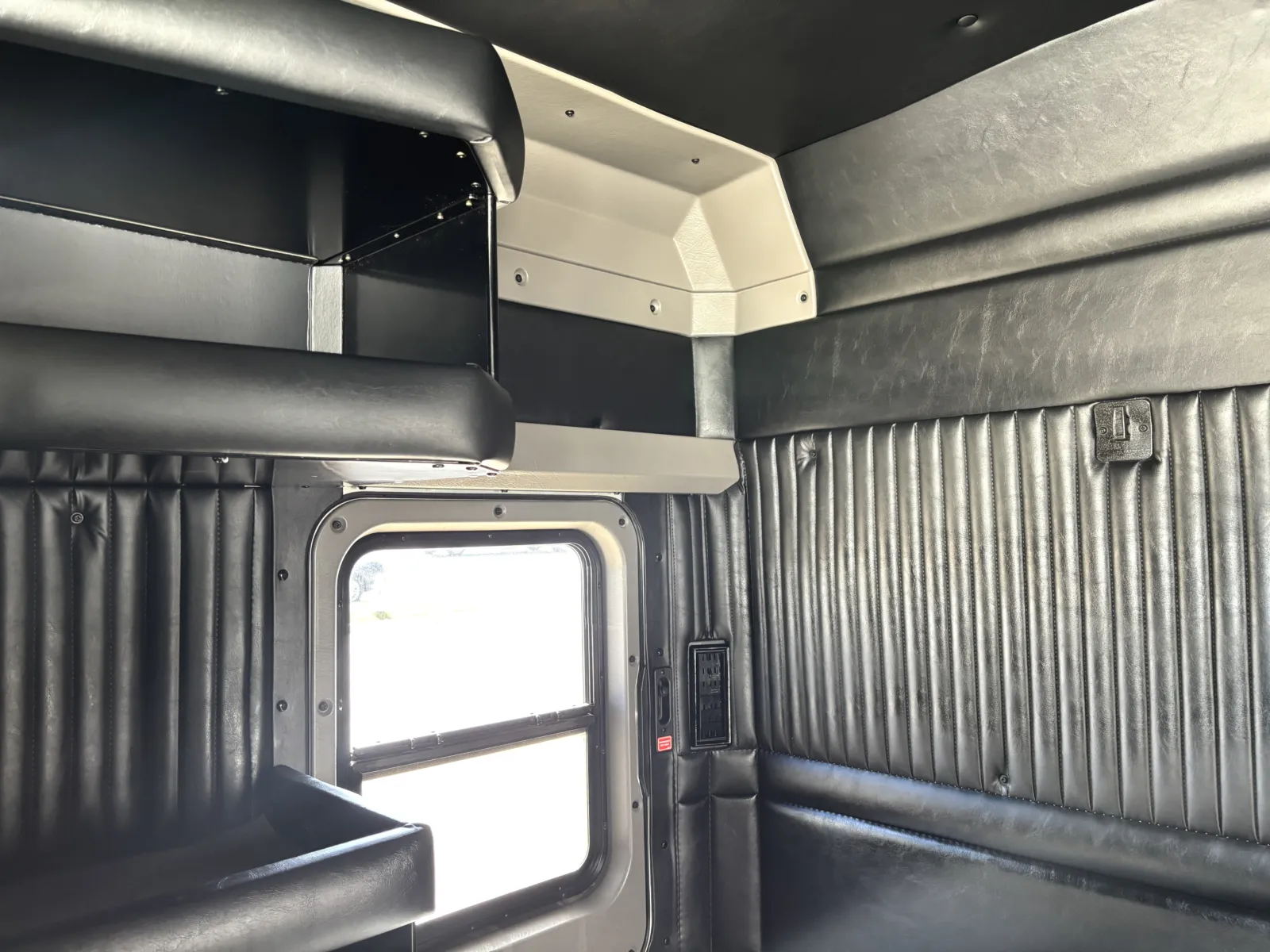 2022 Kenworth W900 - image 22