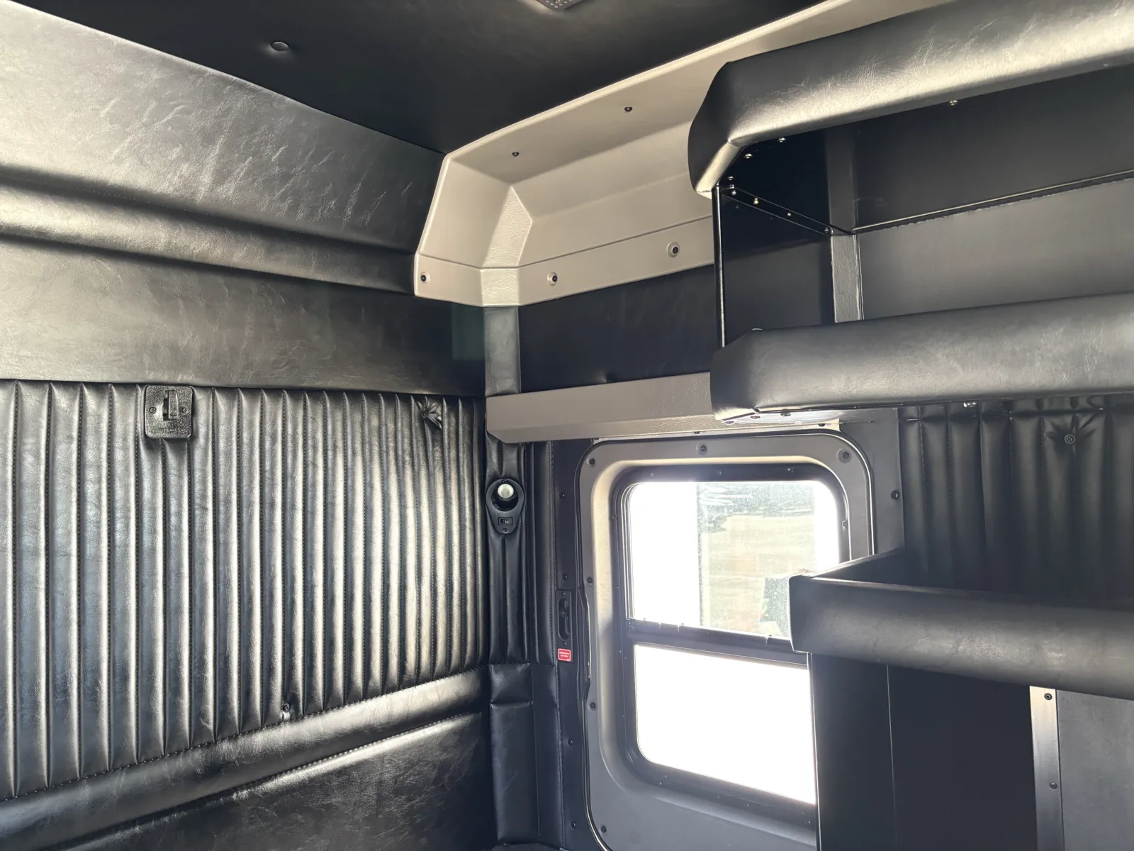 2022 Kenworth W900 - image 24