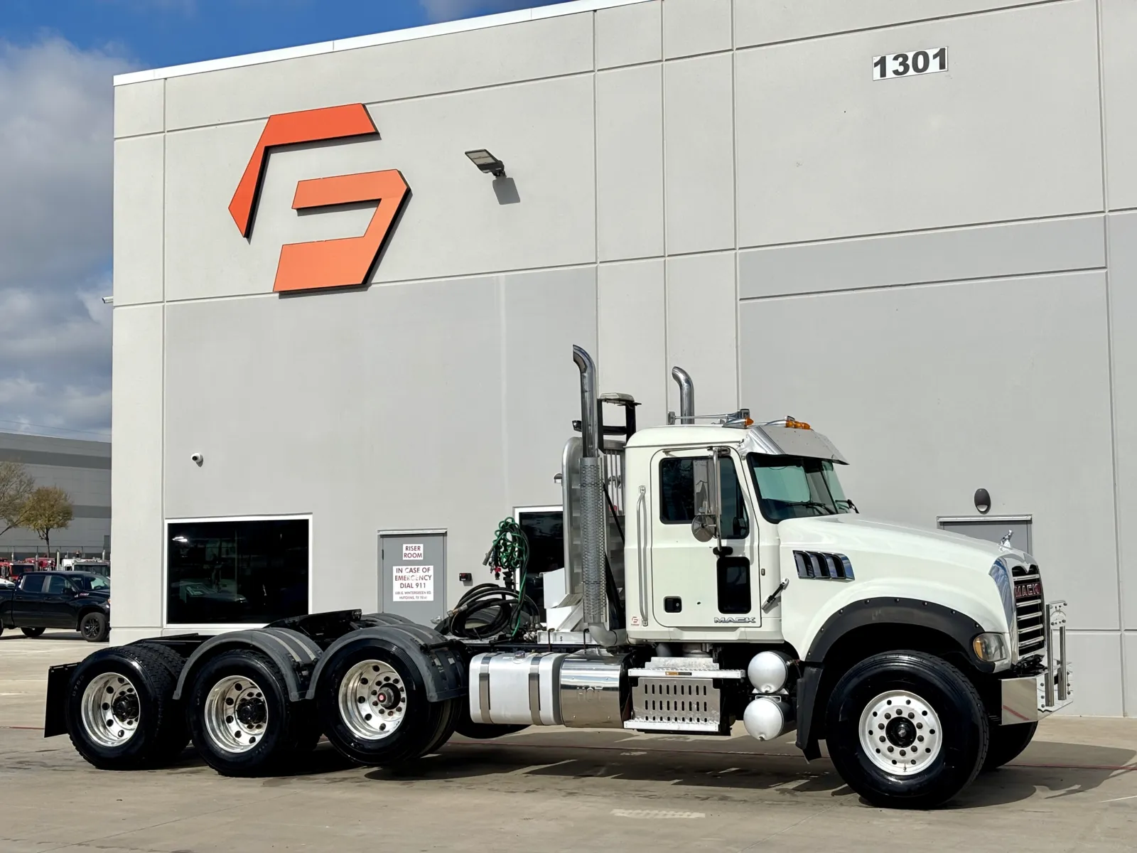 2016 MACK GU713