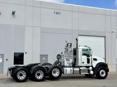 More photos of 2016 MACK GU713 at Forge Truck Centers - Texas, TX