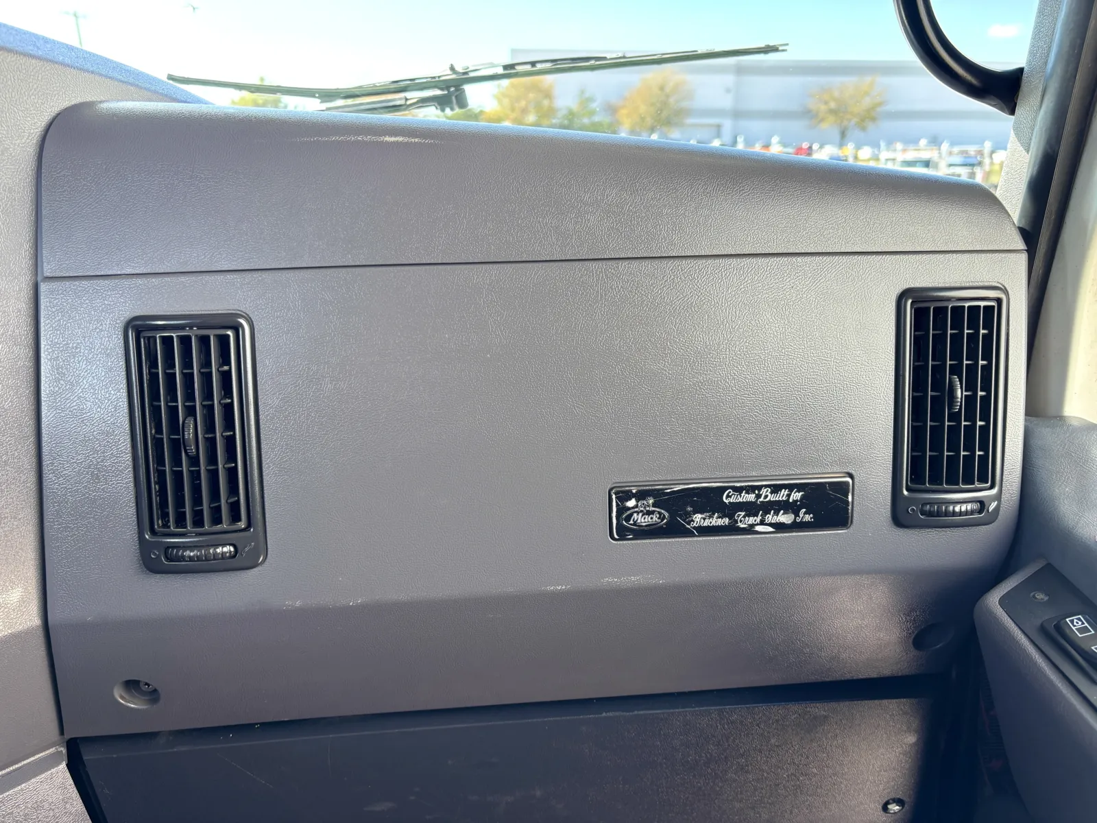 2013 Mack - image 19