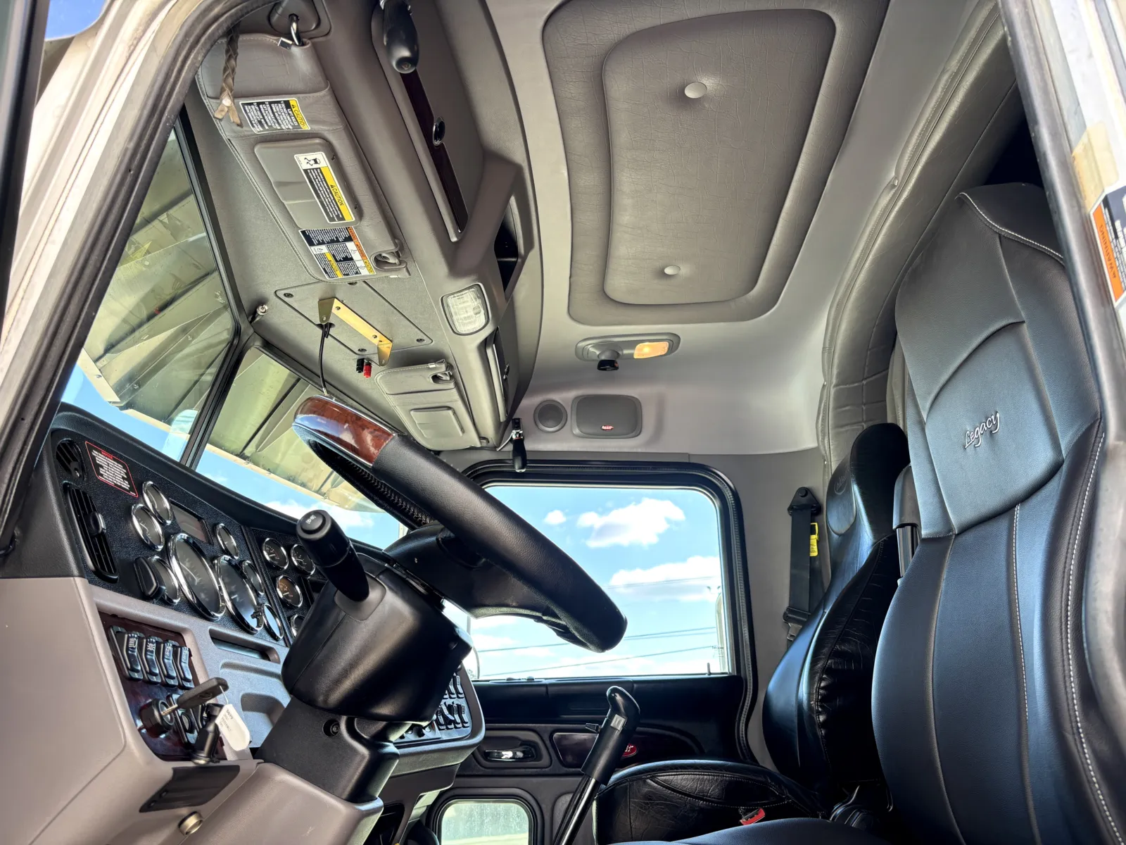 2021 Peterbilt 389 - image 14