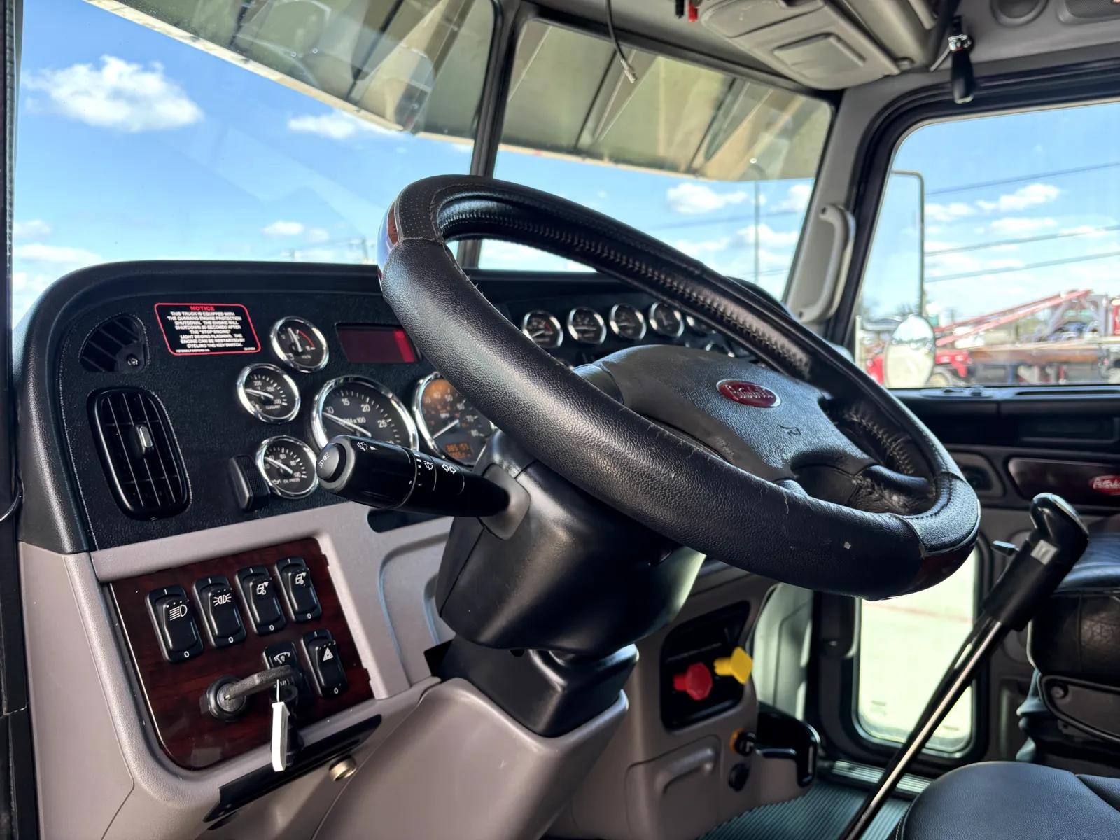 2021 Peterbilt 389 - image 15