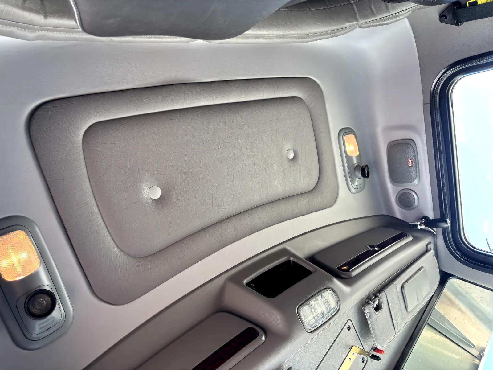 2021 Peterbilt 389 - image 21