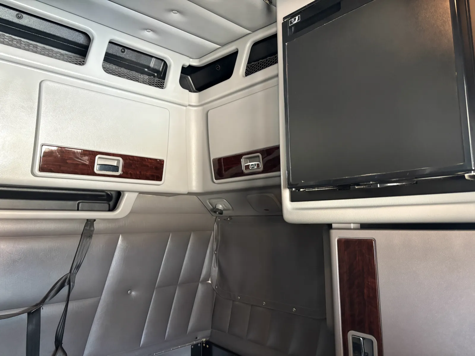 2021 Peterbilt 389 - image 24