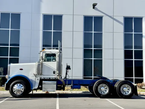 More photos of 2017 PETERBILT 389 at Forge Truck Centers - Texas, TX