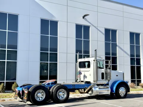 More photos of 2017 PETERBILT 389 at Forge Truck Centers - Texas, TX
