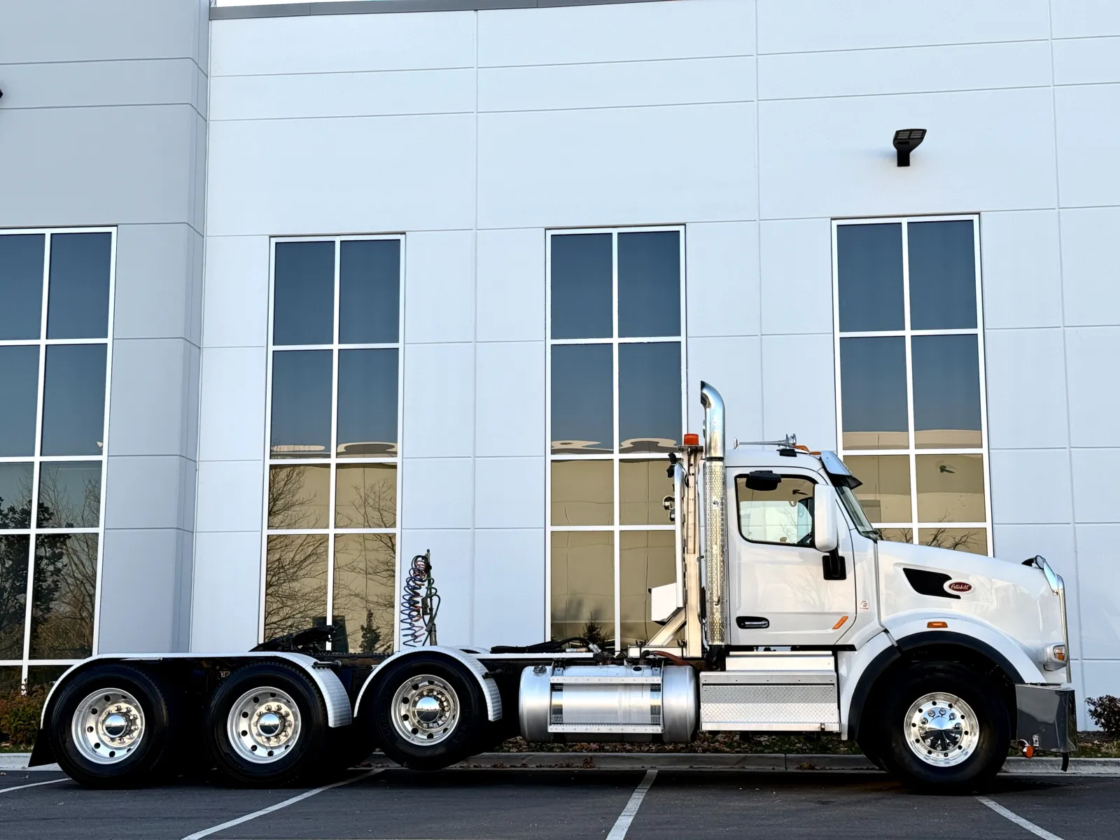 2018 Peterbilt 567 - image 3