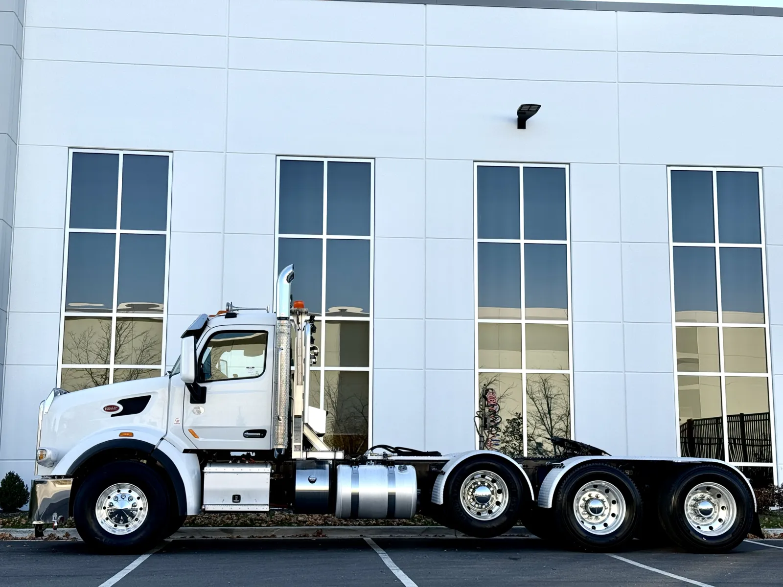 2018 Peterbilt 567 - image 4