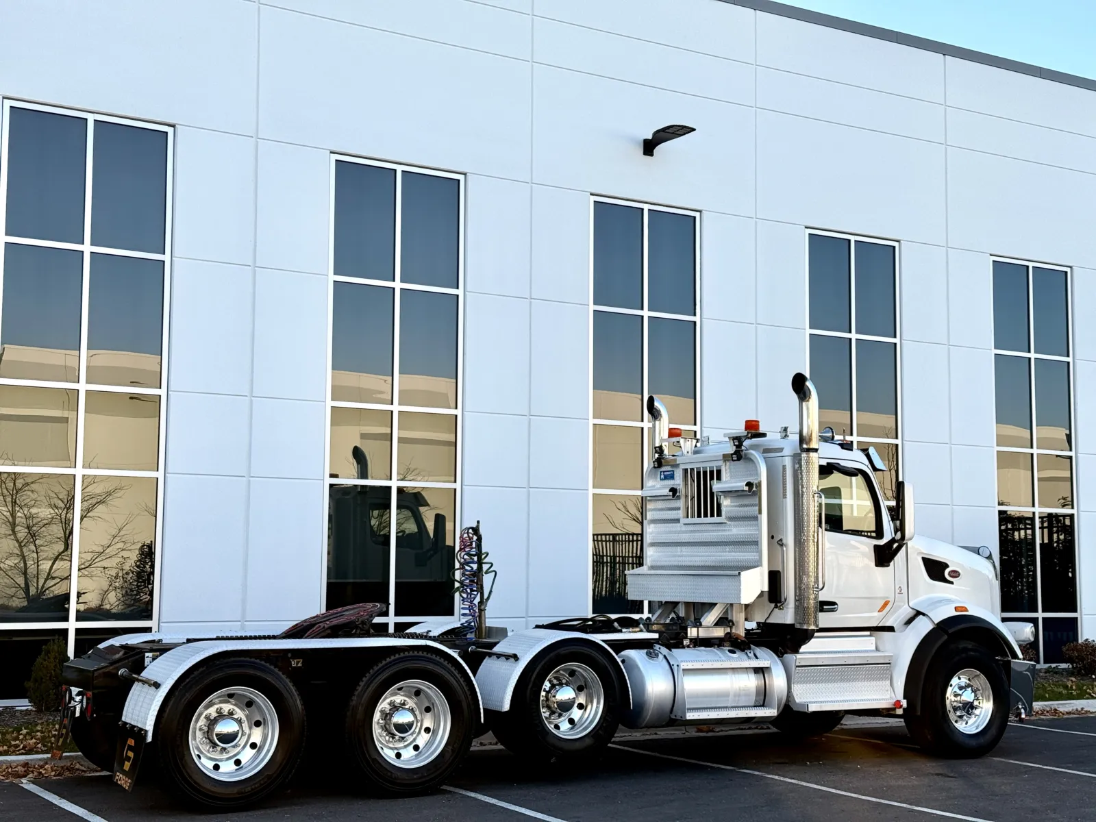 2018 Peterbilt 567 - image 5