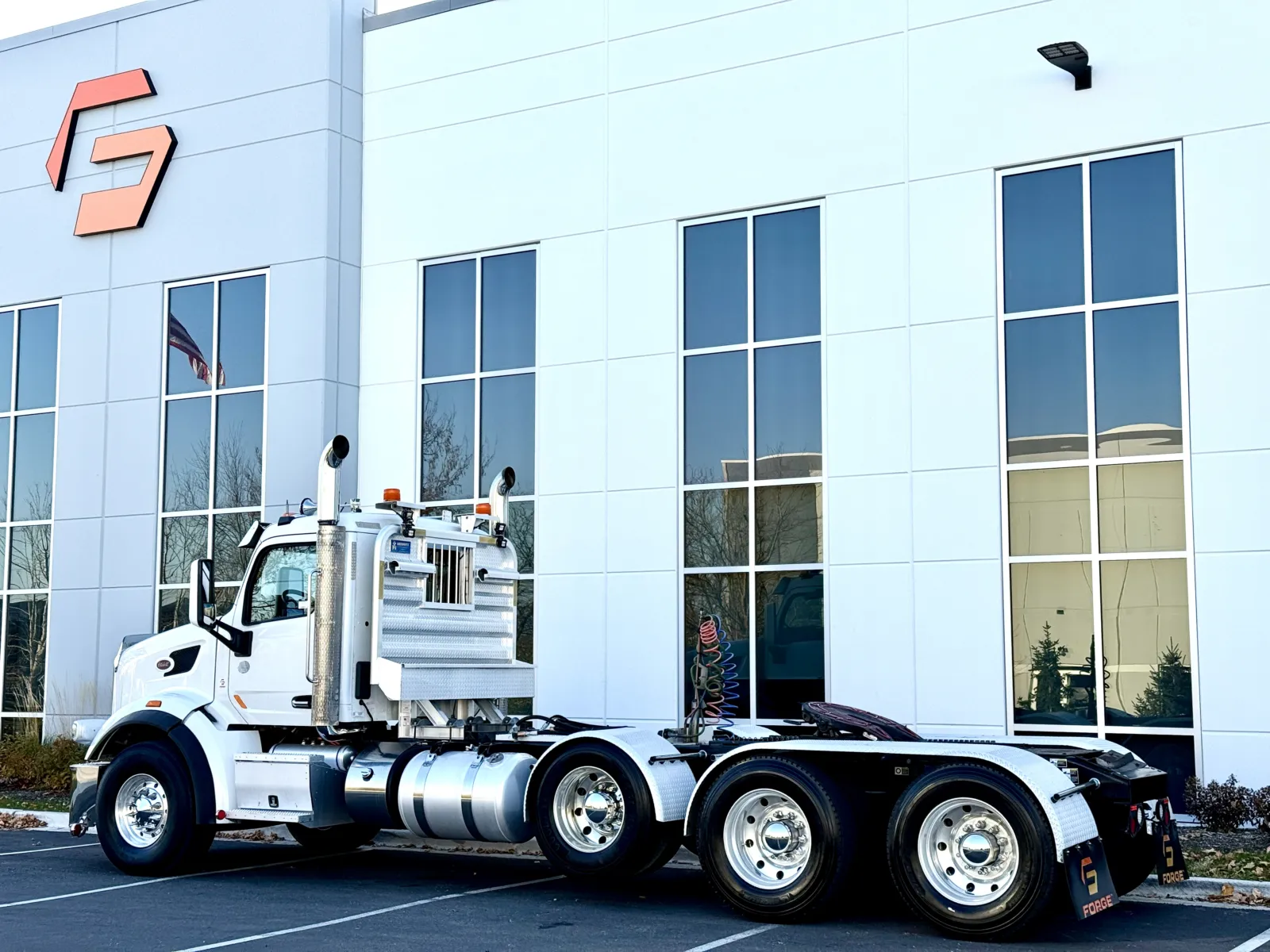 2018 Peterbilt 567 - image 6