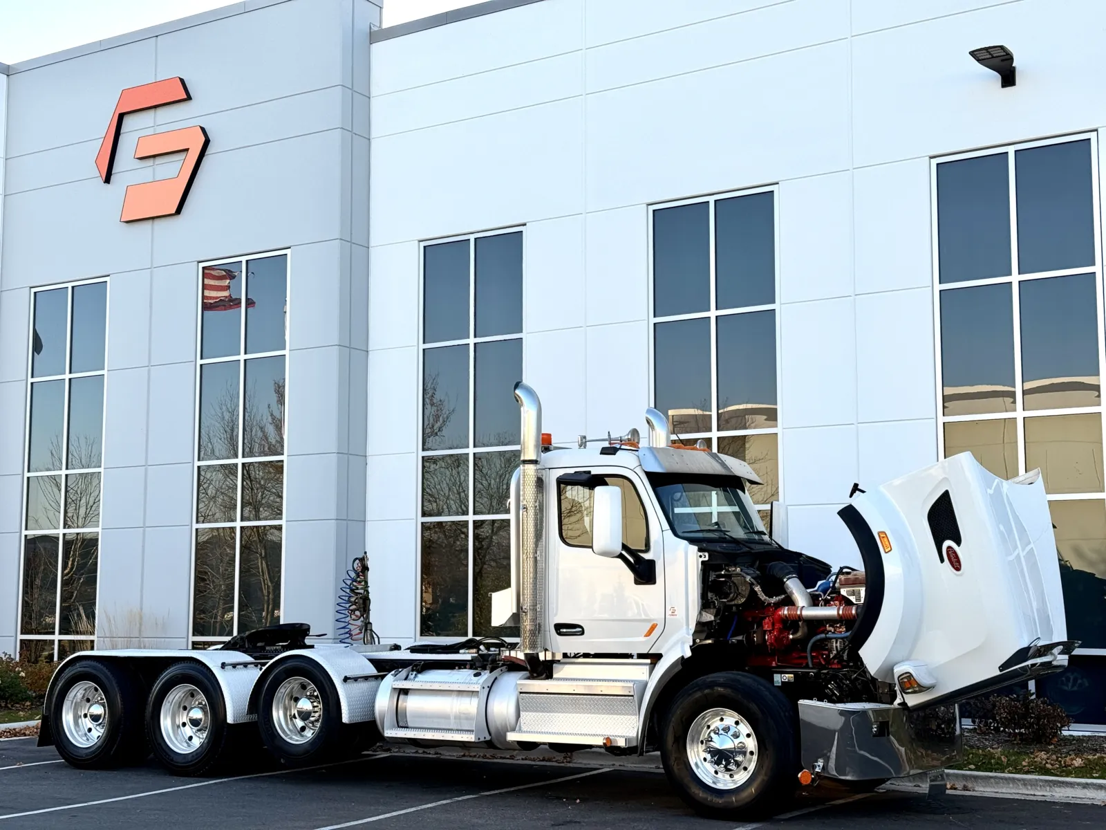 2018 Peterbilt 567 - image 9