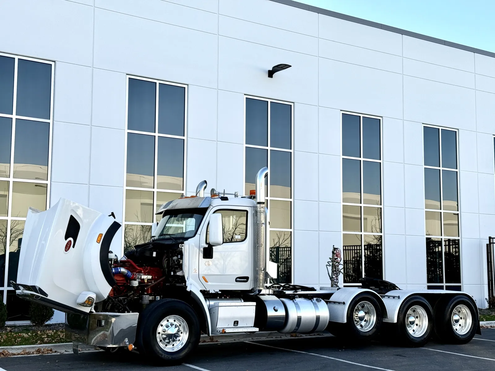 2018 Peterbilt 567 - image 10