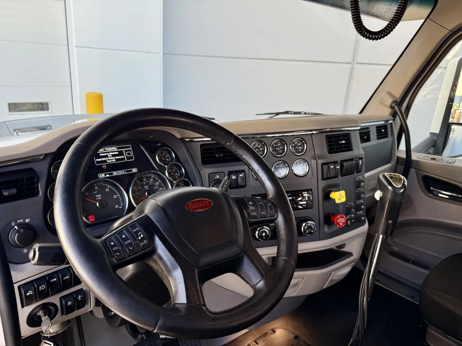 2018 Peterbilt 567 - image 15