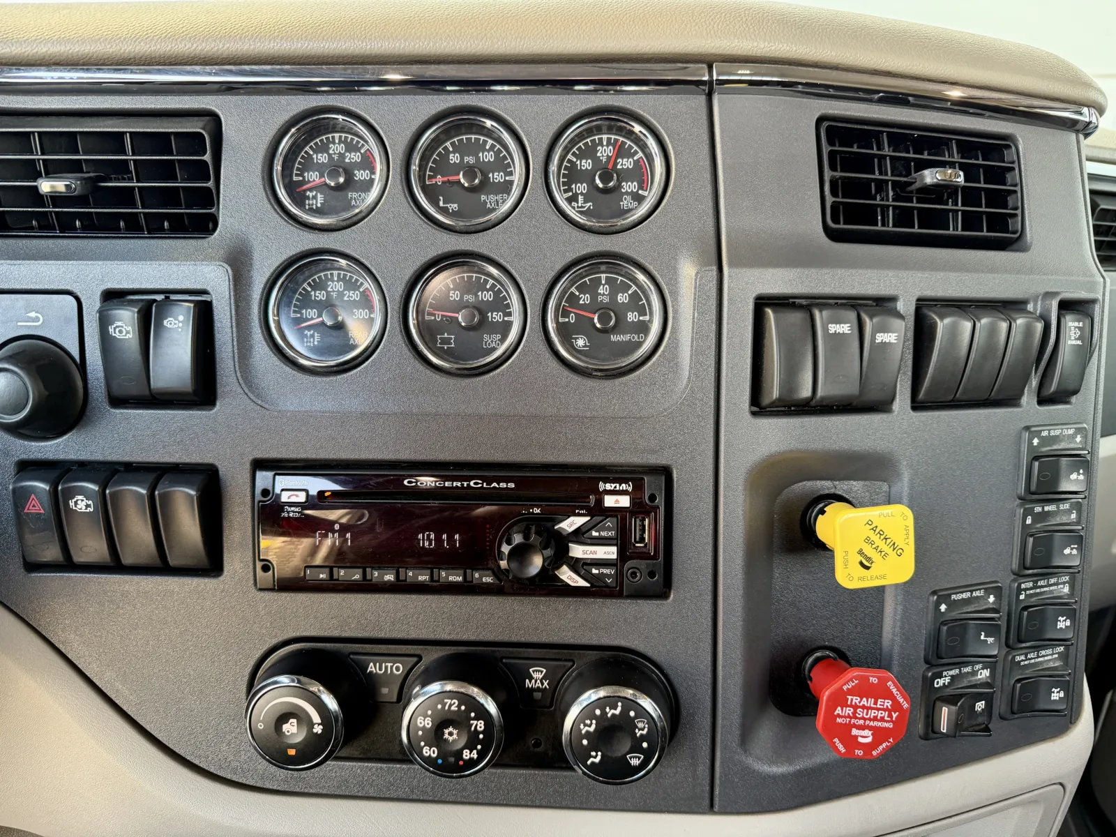 2018 Peterbilt 567 - image 18