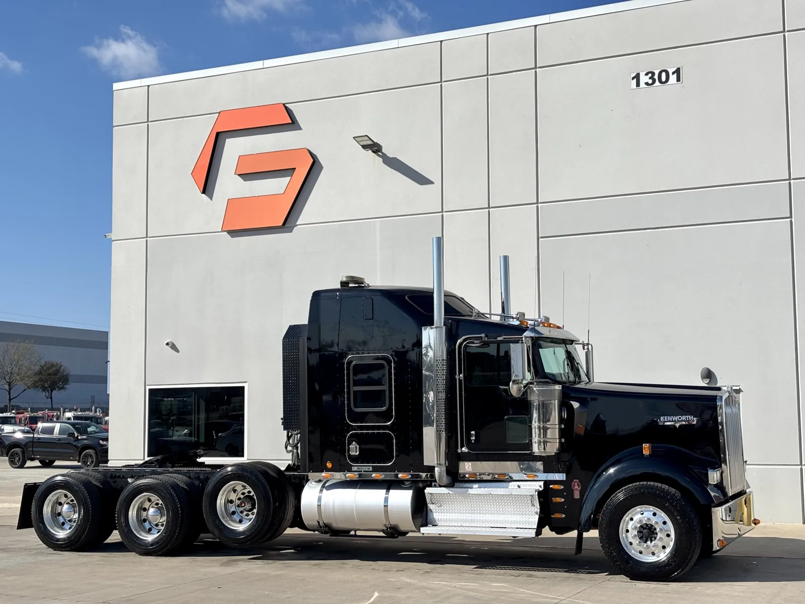 2011 KENWORTH W900 for sale in Hutchins, TX