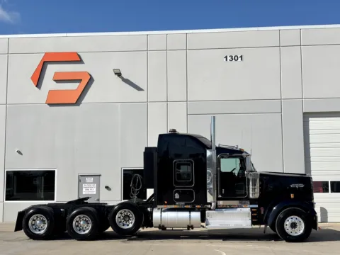 Another view of 2011 KENWORTH W900 for sale in Hutchins, TX at Forge Truck Centers - Texas