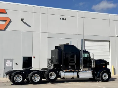 More photos of 2011 KENWORTH W900 at Forge Truck Centers - Texas, TX