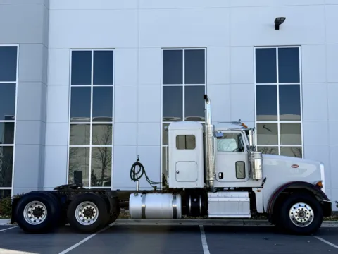 Another view of 2013 PETERBILT 367 for sale in Hutchins, TX at Forge Truck Centers - Texas