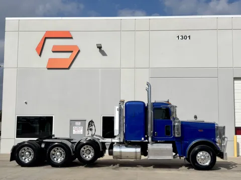 Another view of 2015 PETERBILT 389 for sale in Hutchins, TX at Forge Truck Centers - Texas