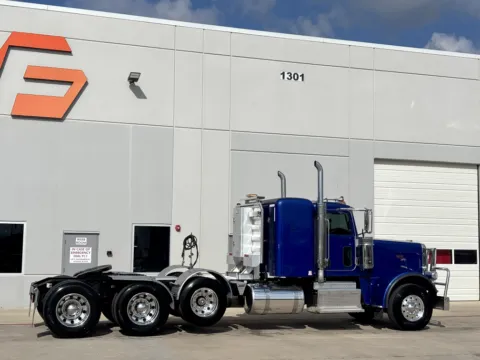 More photos of 2015 PETERBILT 389 at Forge Truck Centers - Texas, TX