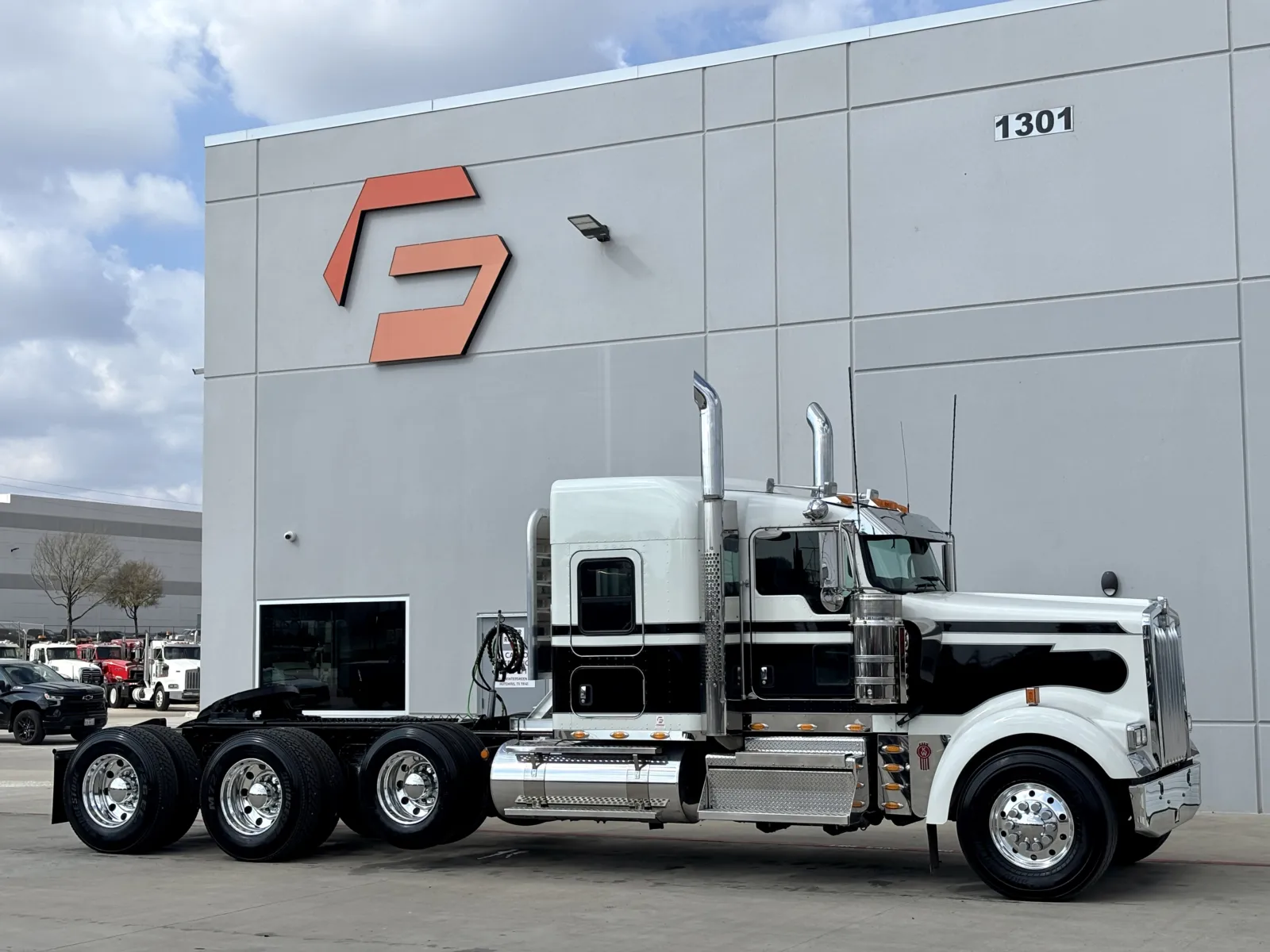 2025 KENWORTH W900 for sale in Hutchins, TX