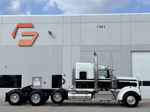 Another view of 2025 KENWORTH W900 for sale in Hutchins, TX at Forge Truck Centers - Texas