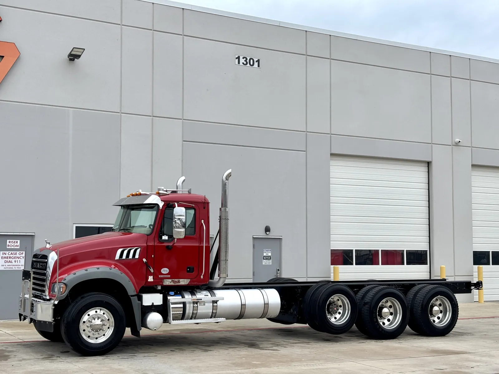 2023 Mack Granite - image 2