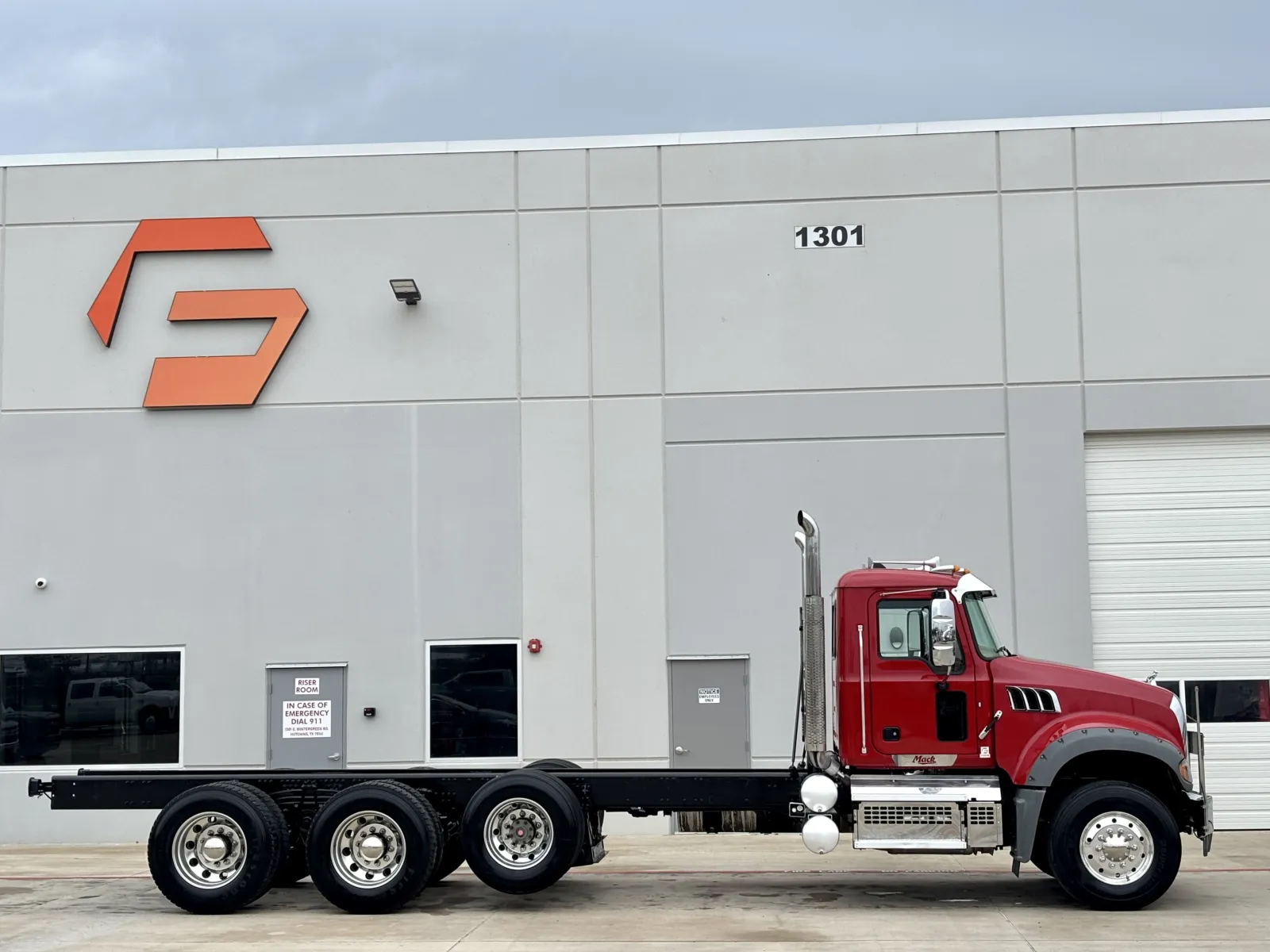 2023 Mack Granite - image 3