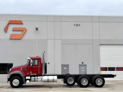 More photos of 2023 MACK GRANITE at Forge Truck Centers - Texas, TX