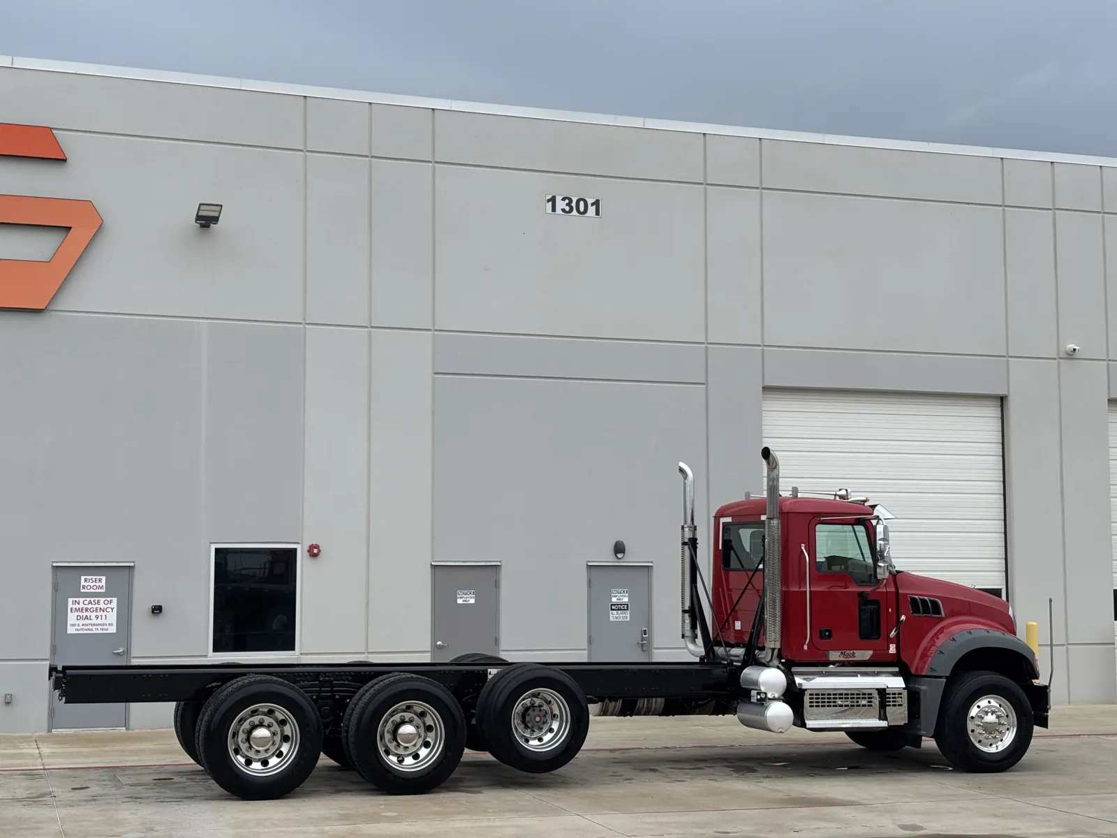 2023 Mack Granite - image 5