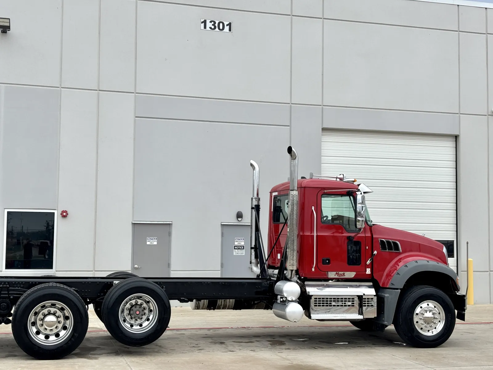 2023 Mack Granite - image 7