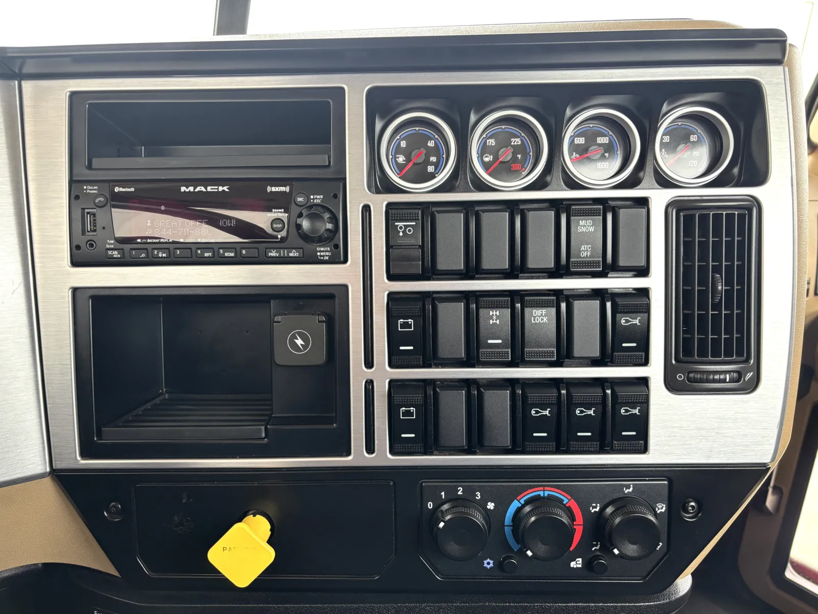 2023 Mack Granite - image 18