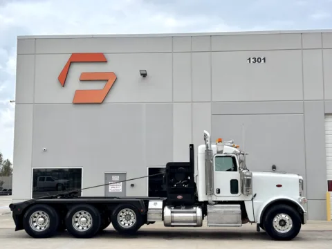Another view of 2015 PETERBILT 389 for sale in Hutchins, TX at Forge Truck Centers - Texas