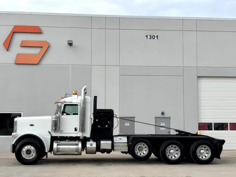 More photos of 2015 PETERBILT 389 at Forge Truck Centers - Texas, TX