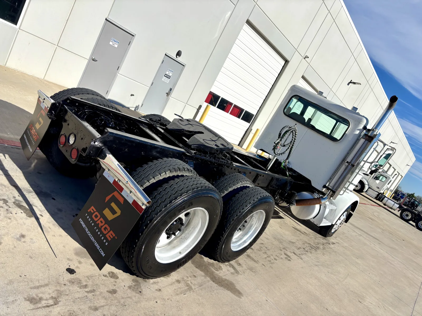 2007 Peterbilt - image 11