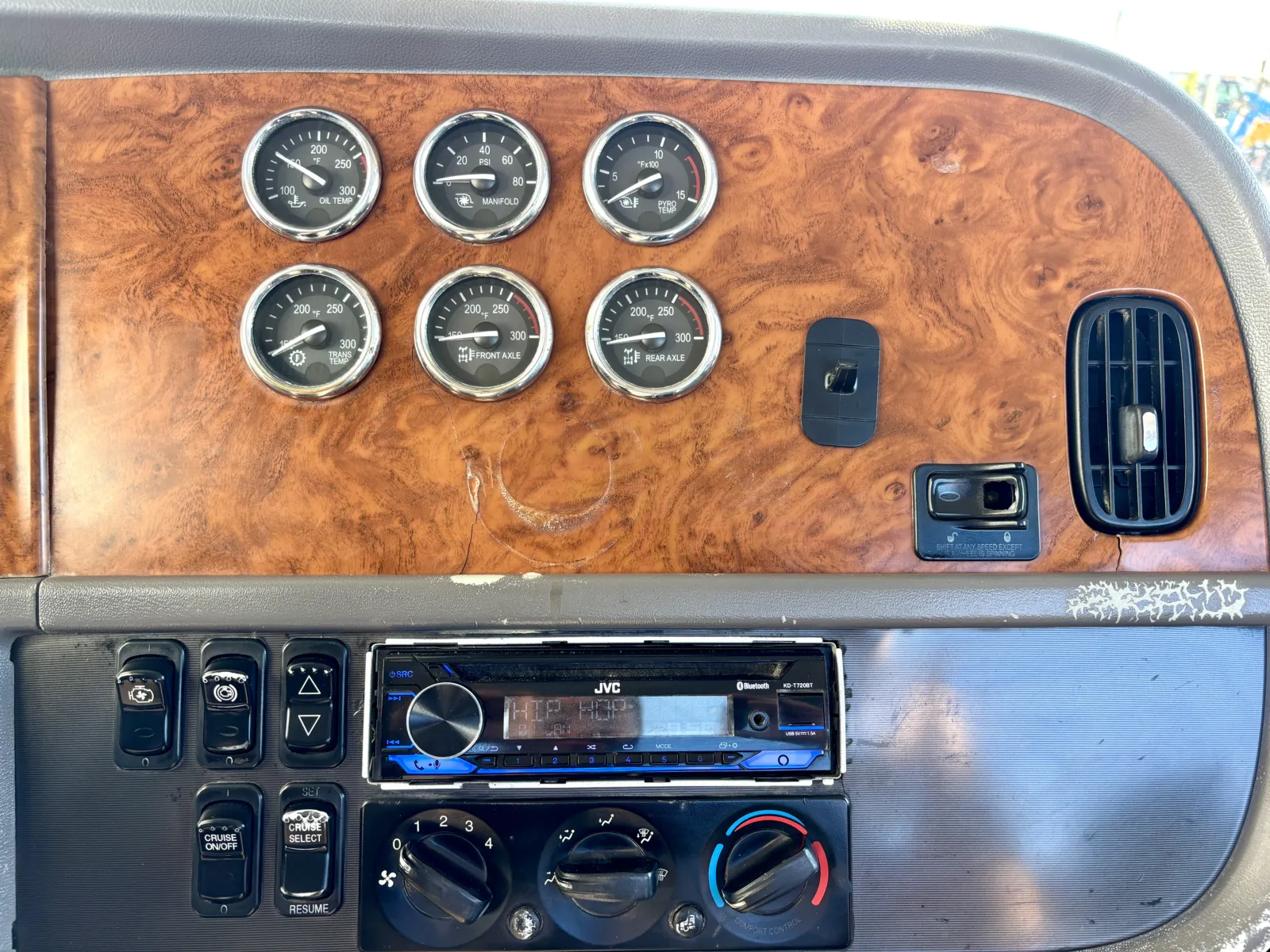 2007 Peterbilt - image 18