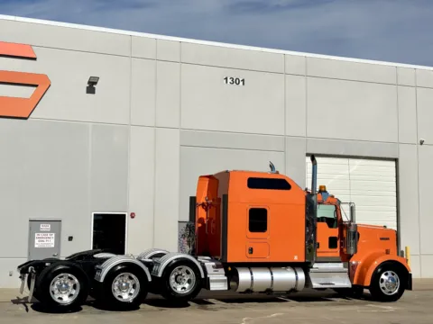 More photos of 2021 KENWORTH W900 at Forge Truck Centers - Texas, TX