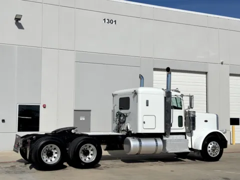 More photos of 2015 PETERBILT 389 at Forge Truck Centers - Texas, TX