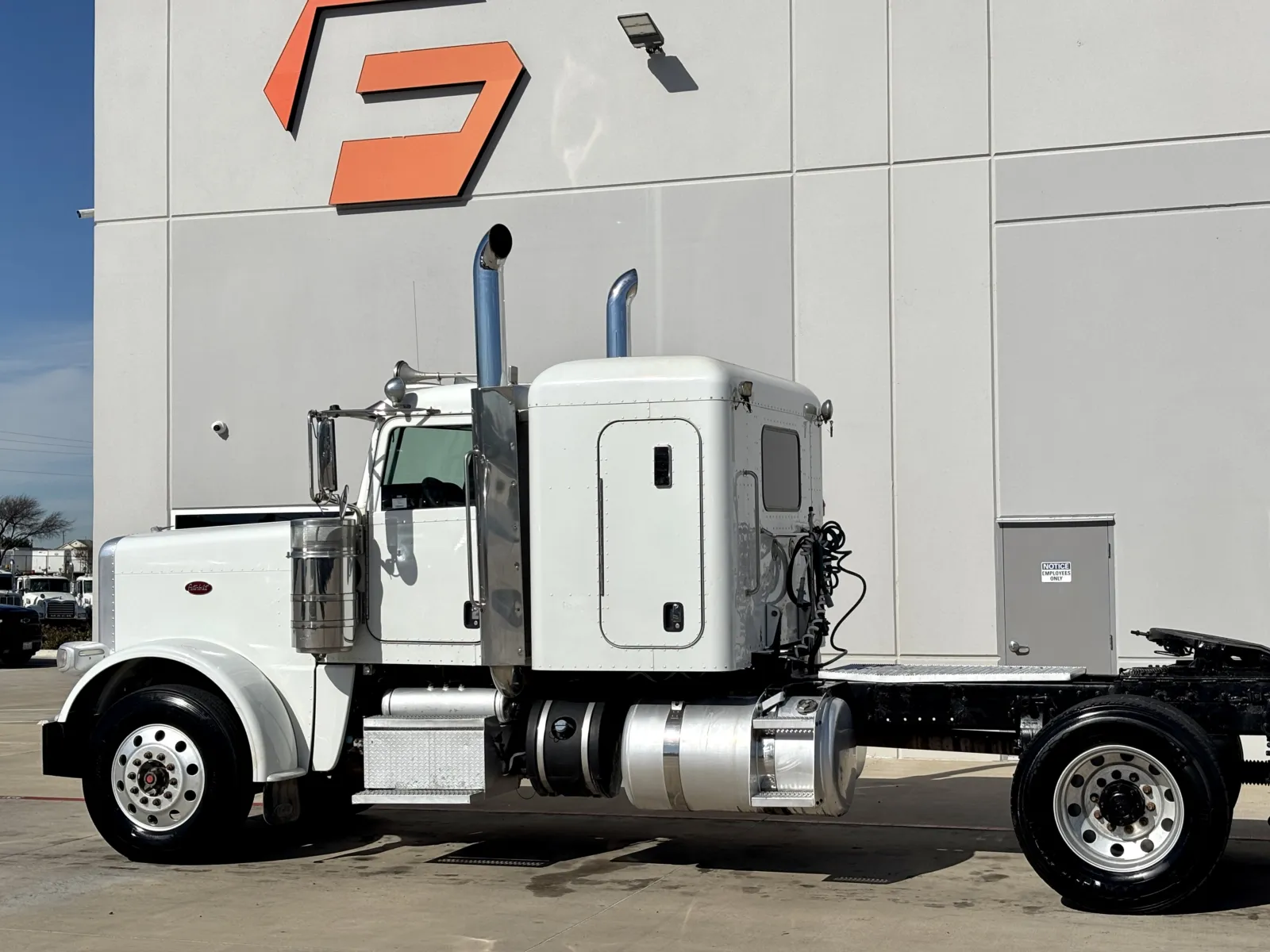2015 Peterbilt 389 - image 8