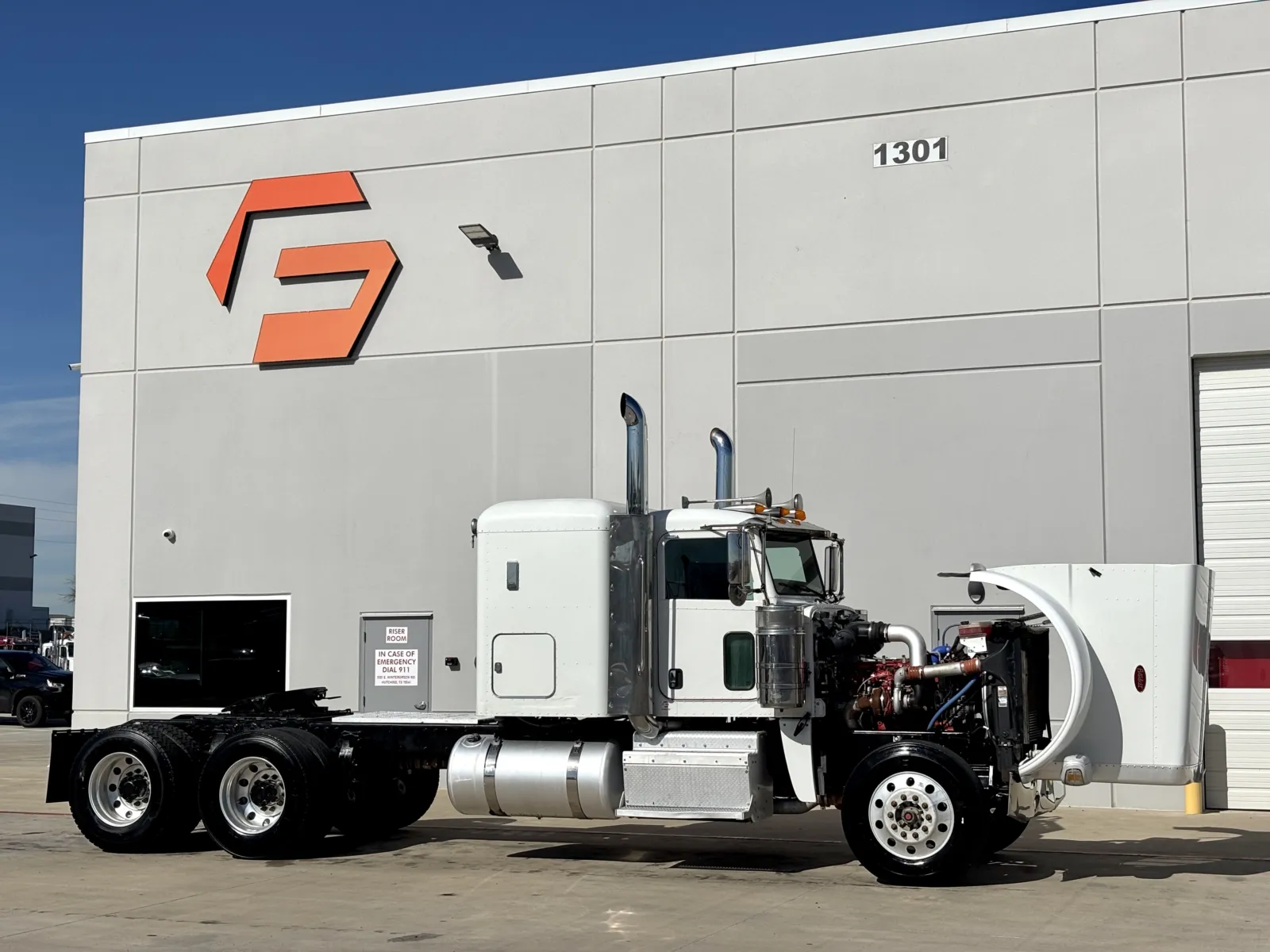2015 Peterbilt 389 - image 9
