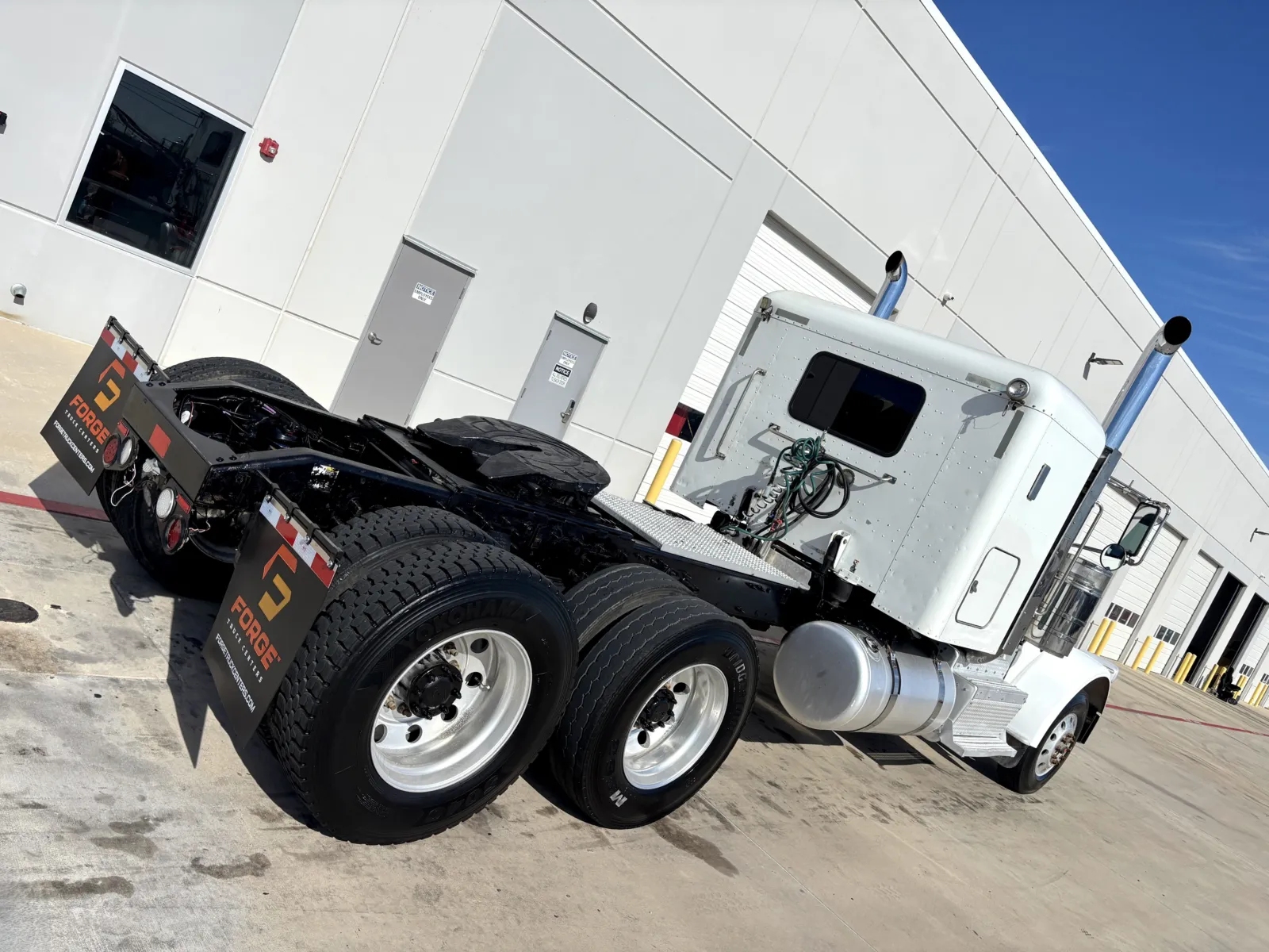 2015 Peterbilt 389 - image 11