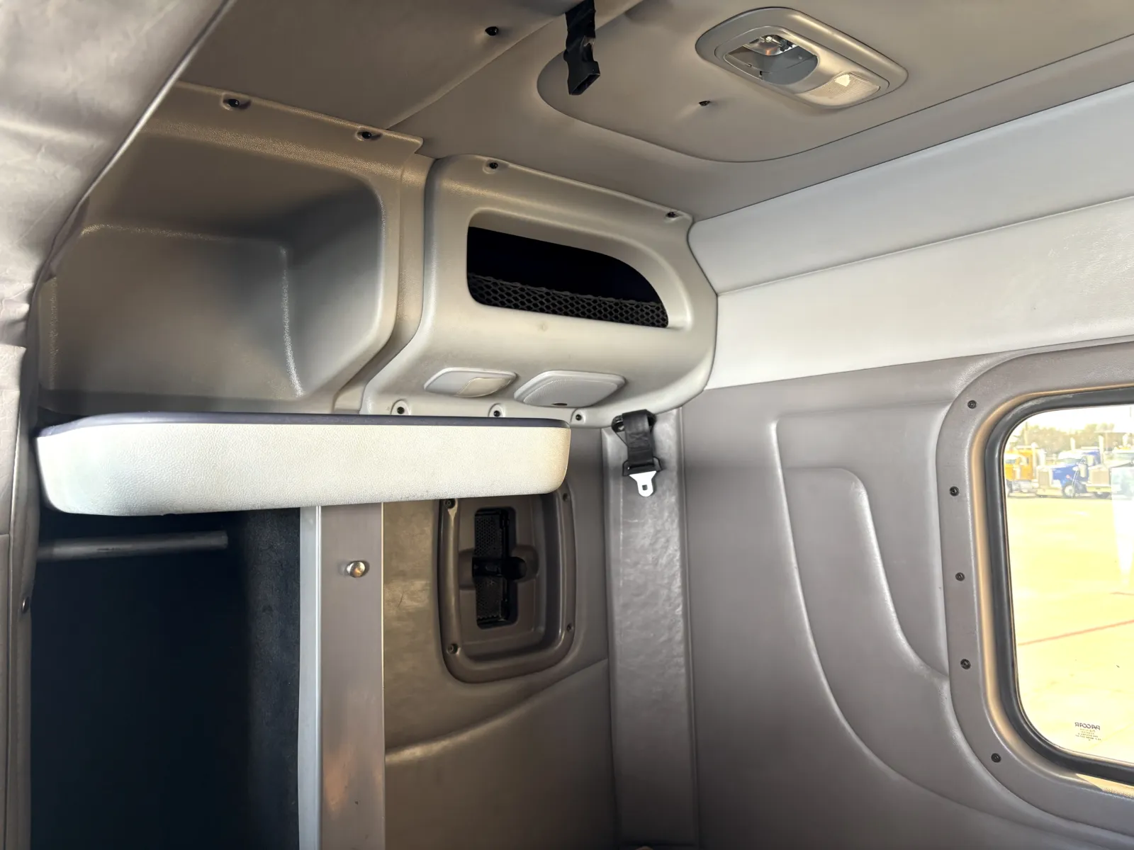 2015 Peterbilt 389 - image 21