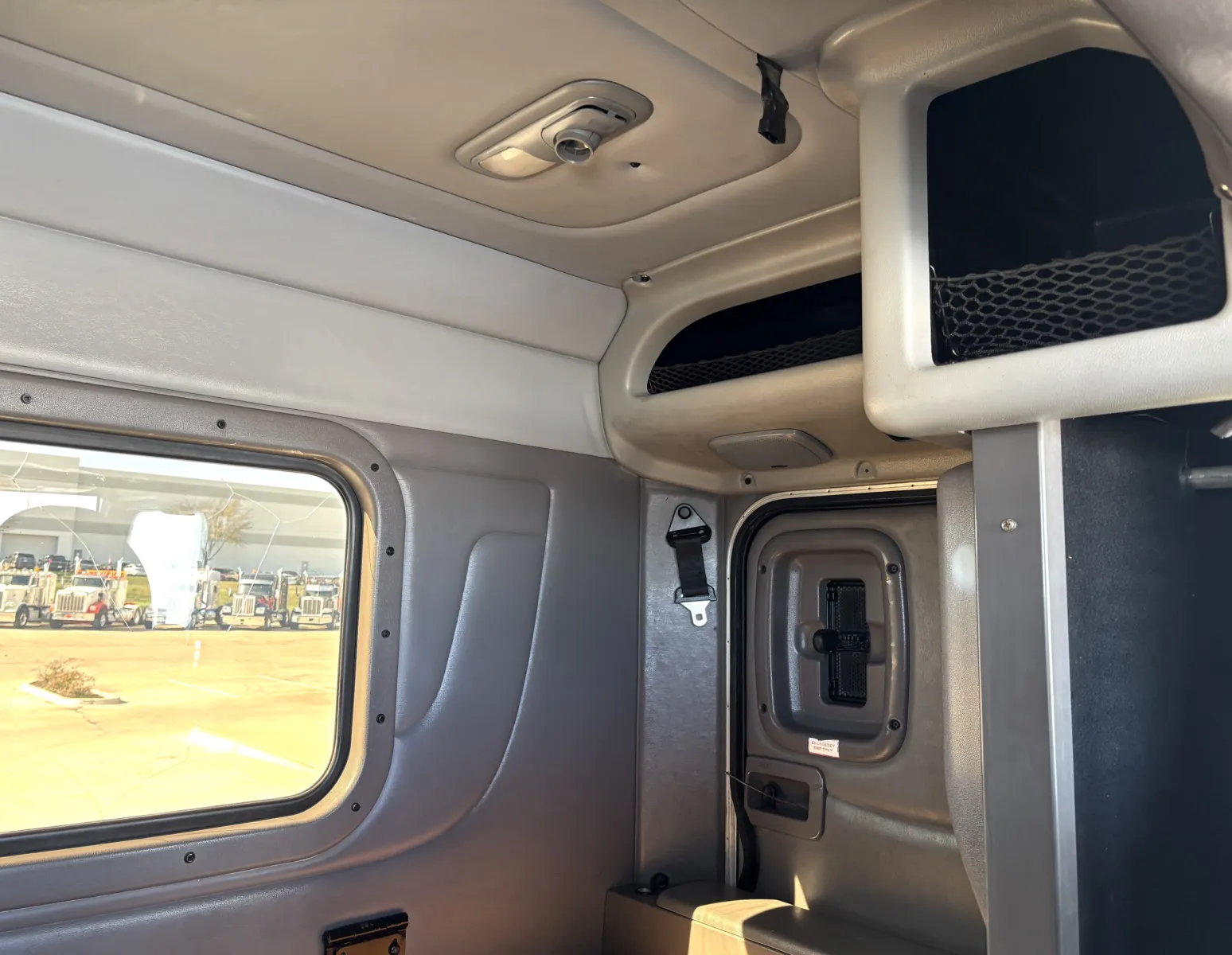 2015 Peterbilt 389 - image 23