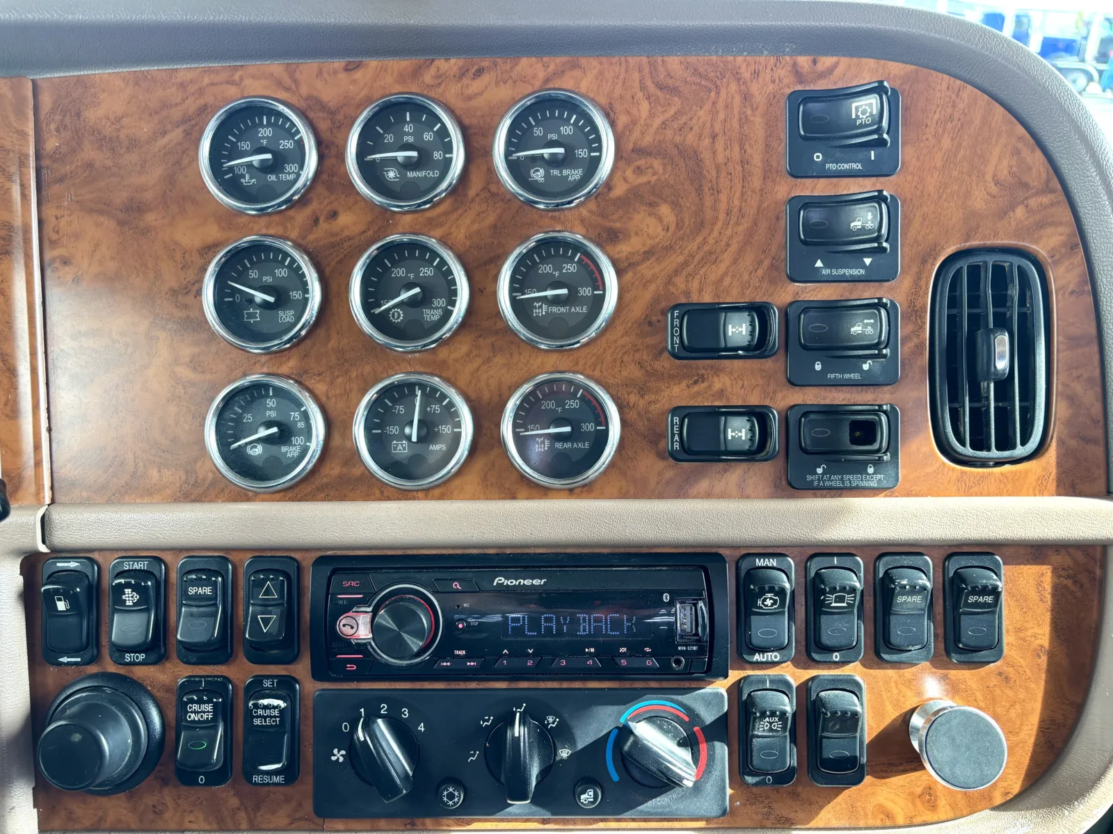 2008 Peterbilt 389 - image 18